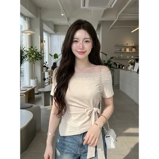 B695 | เสื้อเปิดไหล่แต่งลูกไม้ พร้อมผูกเอวสุดเก๋ ใส่แล้วหุ่นสวย ดูแพง