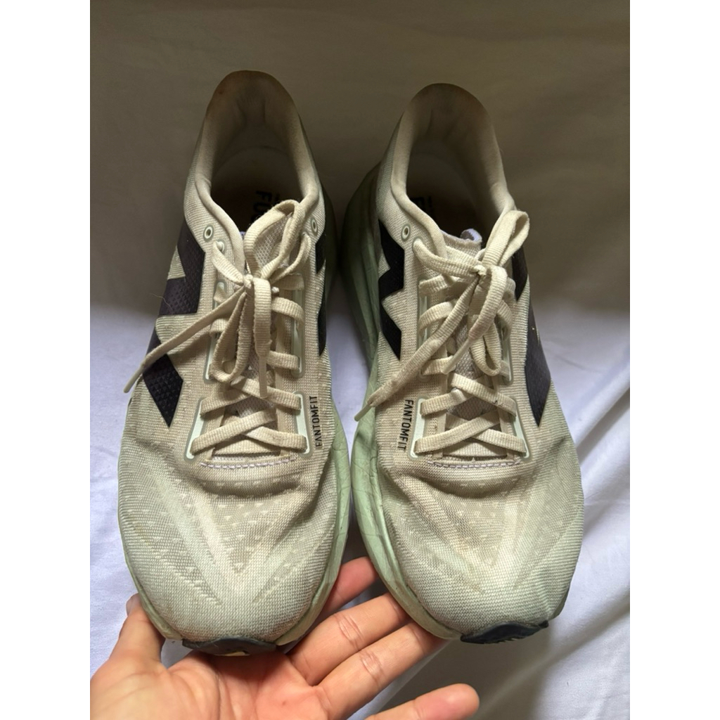 รองเท้าวิ่ง New Balance FuelCell Rebel v4 (สีขาวมินต์/เขียวอ่อนตามภาพ)