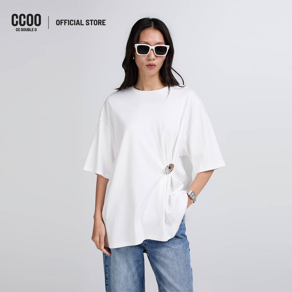 CC DOUBLE O DRAPED BROOCH TEE ผู้หญิง เสื้อยืดจีบเดรปติดเข็มกลัด รุ่น O26WGWA195 (AW26 #P3)