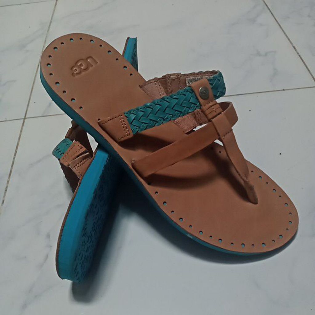 รองเท้าแตะผู้หญิงรุ่น UGG Audra