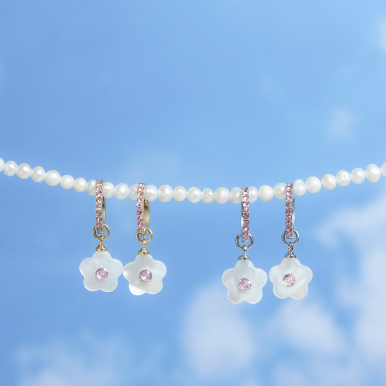 just gleam things - Bloom Beside Me Earrings ต่างหูห่วงฝังเพชรห้อยจี้ดอกไม้ Mother of Pearls