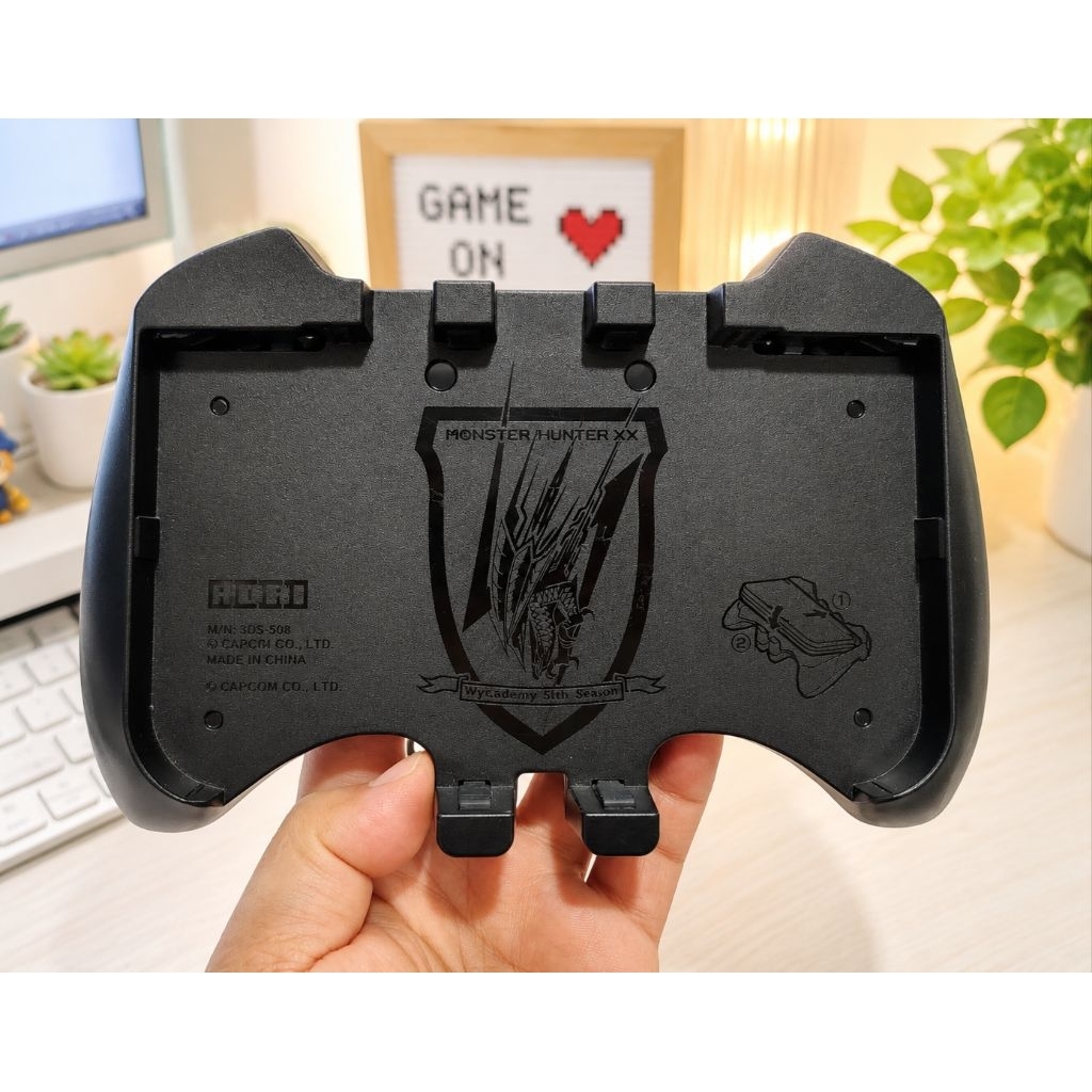 Monster Hunter XX Hunting Gear Grip for New Nintendo 3DS LL /XL มือสอง