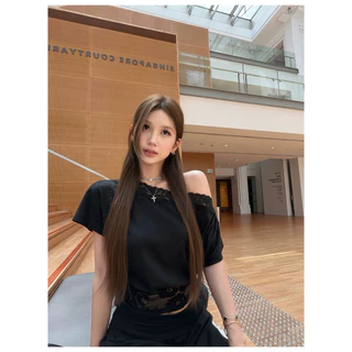 Kitty พร้อมส่ง🌸 เสื้อครอปท็อป ไหล่เฉียง ลูกไม้ กระชับเอว ขอบลูกไม้ ปิดกระดุม ผ้ายืดหยุ่น ผ้าระบายอากาศ สาวเผ็ด