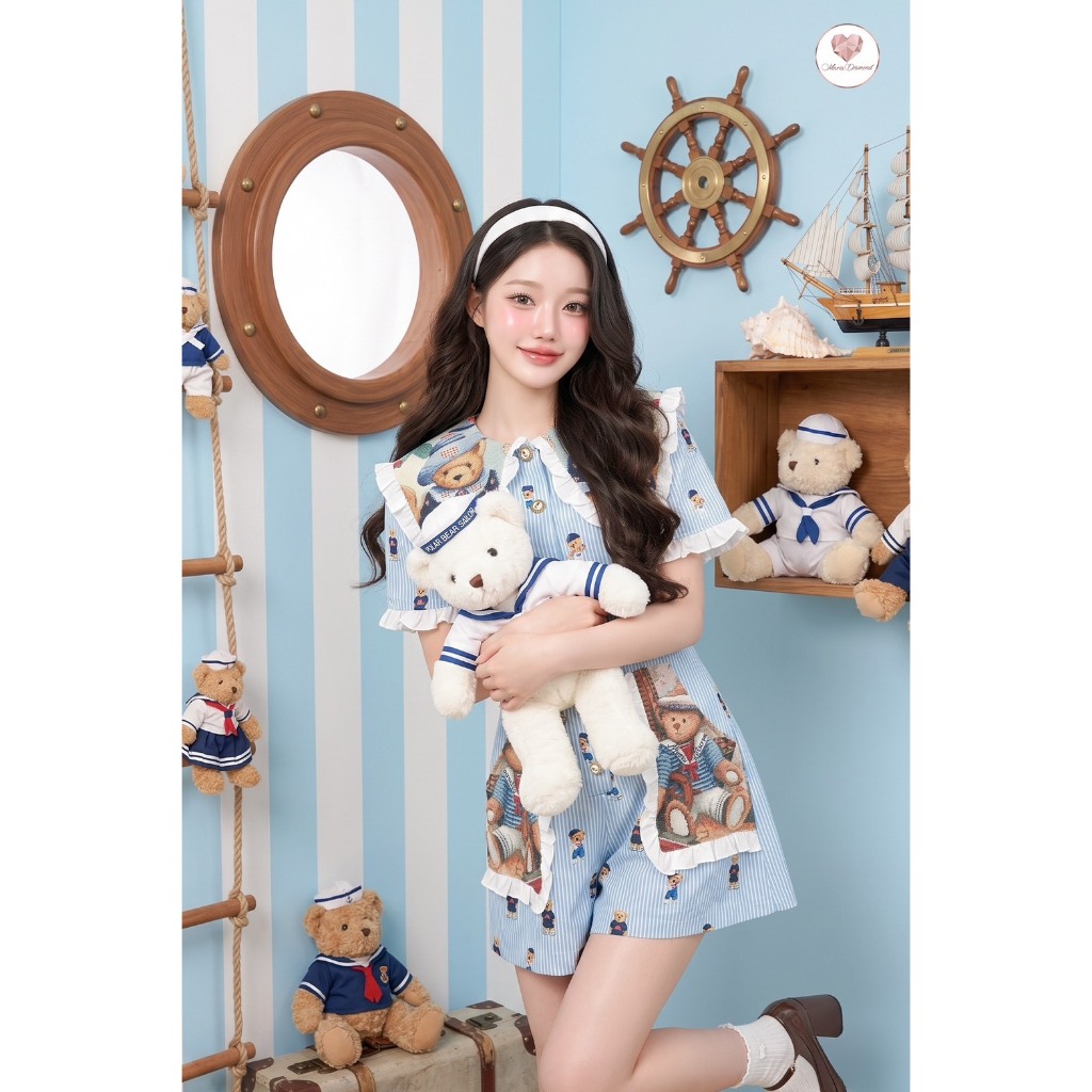 (มี3XL) สีฟ้า Beary Much Jumpsuit จั๊มสูทขาสั้นผ้าเปเป้พิมพ์ลาย ปกแหลม กระดุมหน้า มีกนะเป๋าหน้า มีซับในทั้งชุด