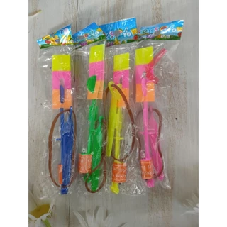 ฝนดาวตก ไฟกระพริบ ของเล่นยิงขึ้นฟ้า หมุนร่อนมีไฟ สีสดใส ในแผงมี 12 ชิ้น พร้อม LED กระพริบ สำหรับเด็ก