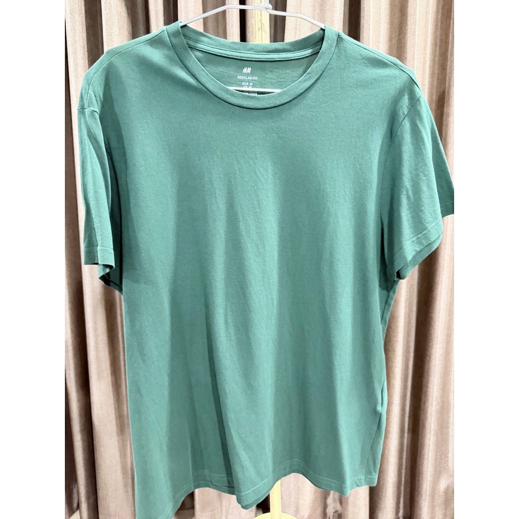 เสื้อยืดผู้ชาย H&M Regular Fit Size M สีเขียว