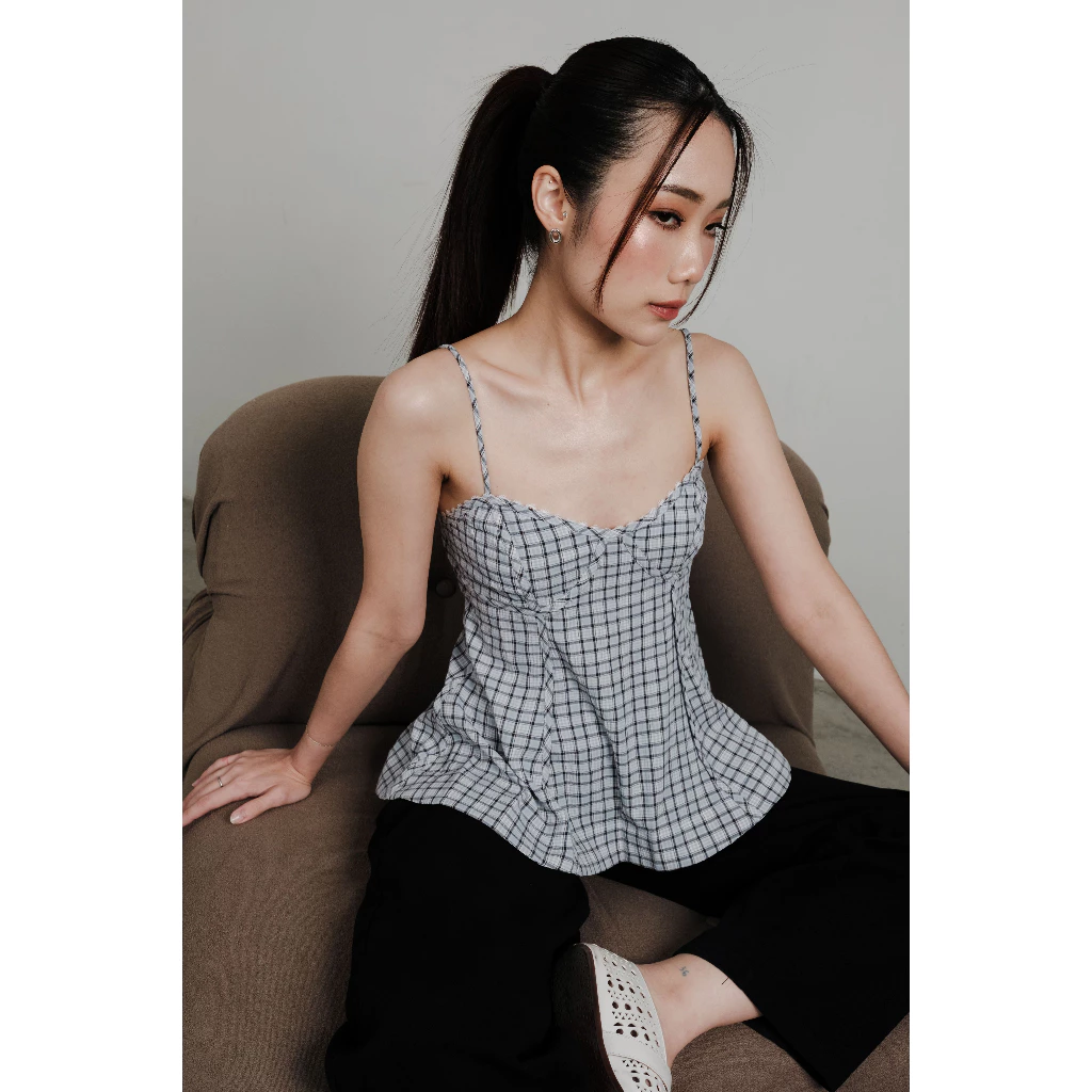 Yanis scotty top สายเดี่ยวชายระบาย Basicselected