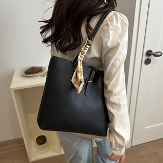 กระเป๋า Tote ผู้หญิง กระเป๋าสะพายไหล่ สายสะพายเล็กกระทัดรัด ไม่เจ็บบ่า น้ำหนักเบา ทรงสวย จุของเยอะ แมทช์ง่าย สำห