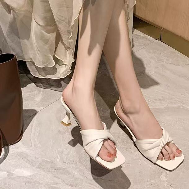 ฤดูร้อนใหม่สไตล์ฝรั่งเศสที่เรียบง่ายผู้หญิงนอกสวมรองเท้าส้นสูงครึ่งรองเท้าแตะหนึ่งรองเท้าแตะร้อยรองเท้าส้นสูง