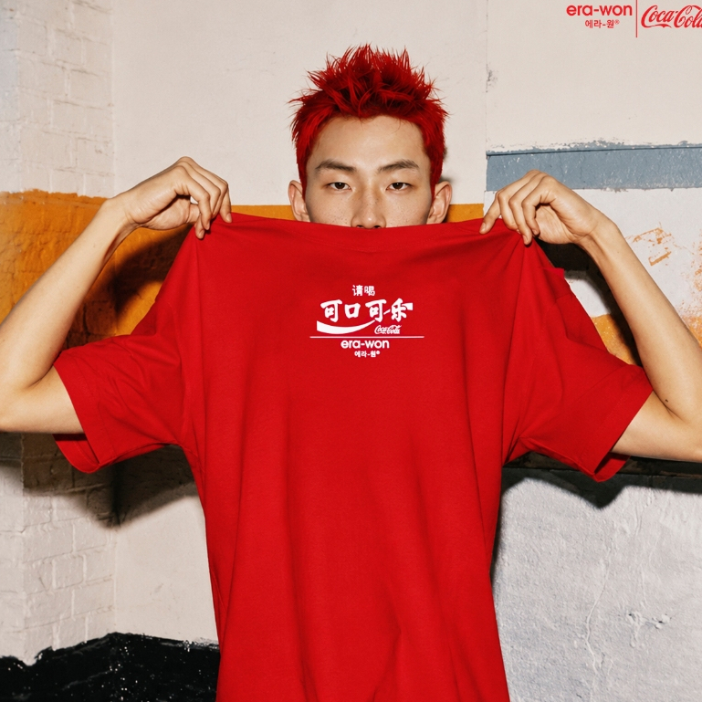 era-won | Coca Cola T-Shirt Oversized era-won เสื้อยืดเอราวอนโอเวอร์ไซส์แขนสั้น สำหรับคุณผู้ชาย สกรีน x Coca Cola สี แดง