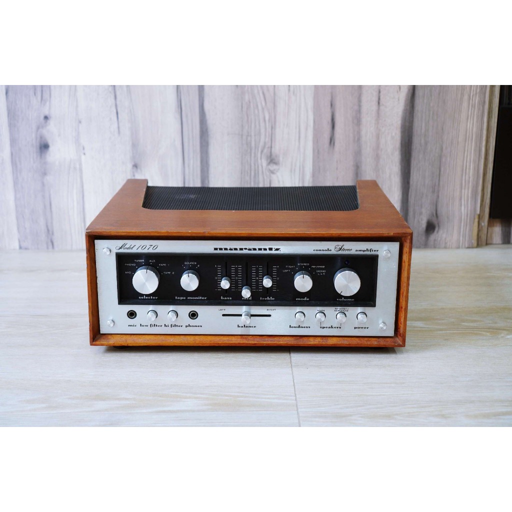 Pre Amp Marantz 1070