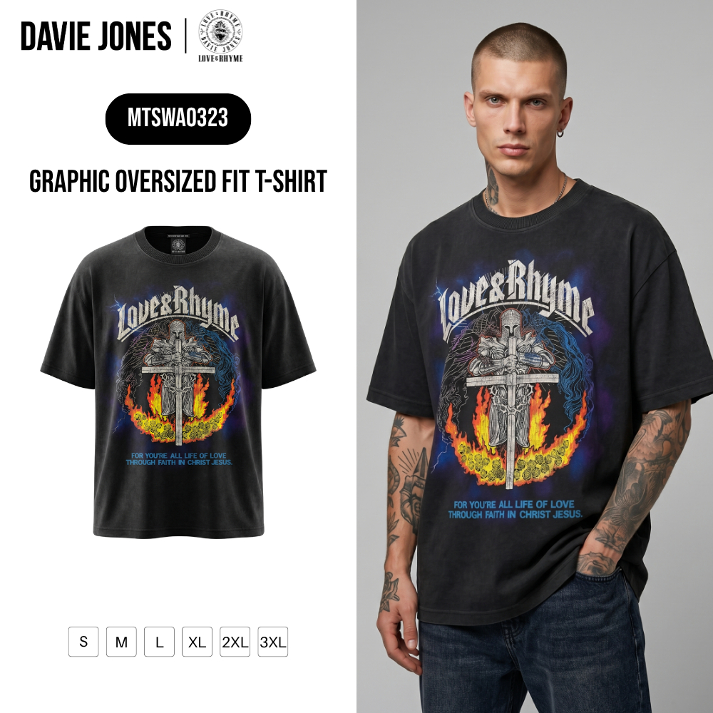 DAVIE JONES [LOVE & RHYME] เสื้อยืดผู้ชาย Graphic Oversized  Fit T-Shirt  สีดำฟอก WA0323