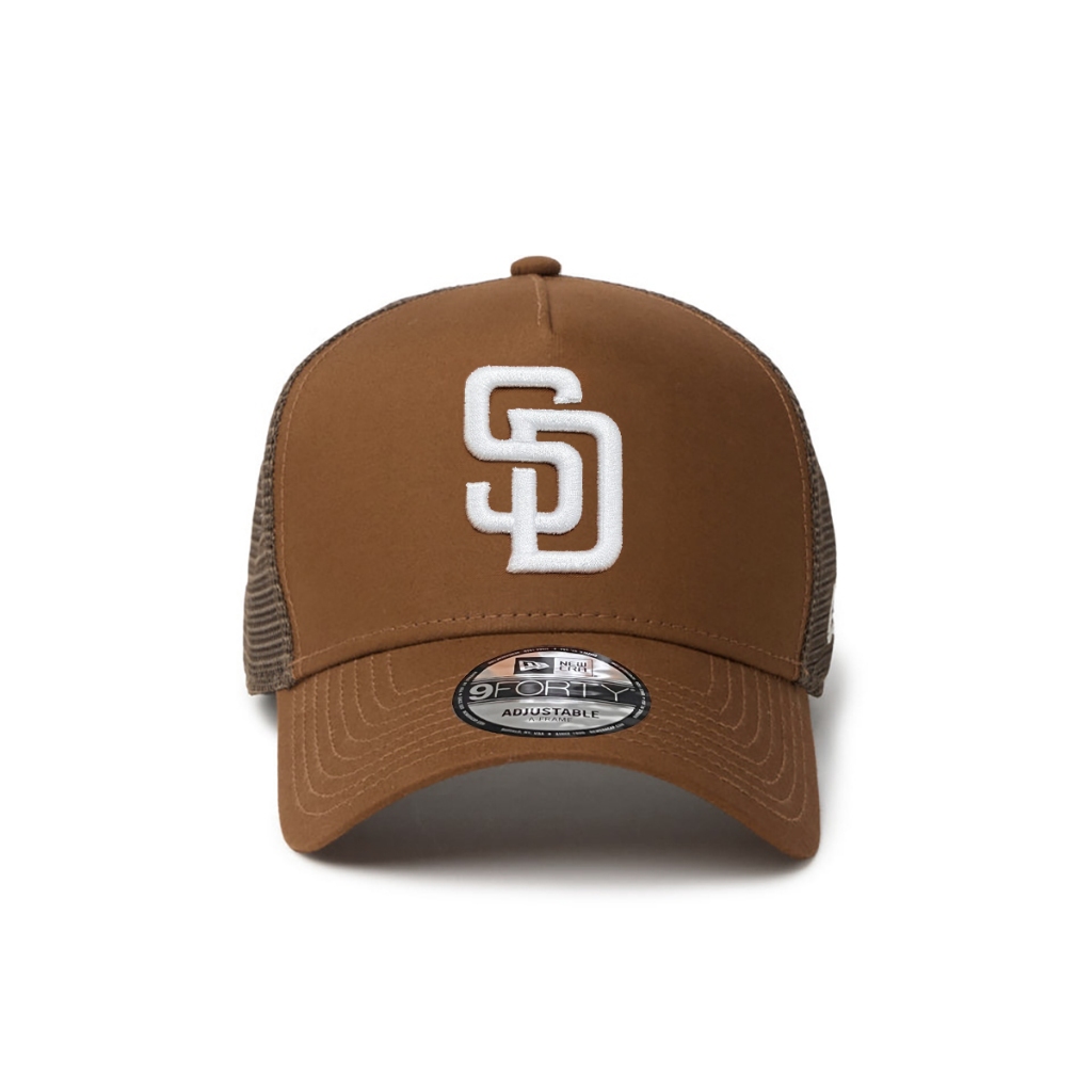 New Era قبعة تراكر 9Forty ‏San Diego Padres — بني — صورة 2