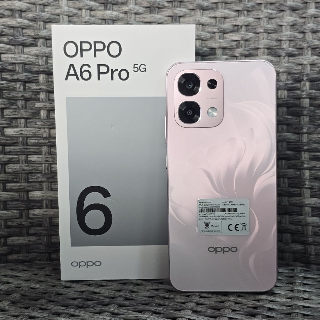 สินค้าตัวโชว์สภาพสวย แบรนด์ OPPO อุปกรณ์ครบกล่อง
