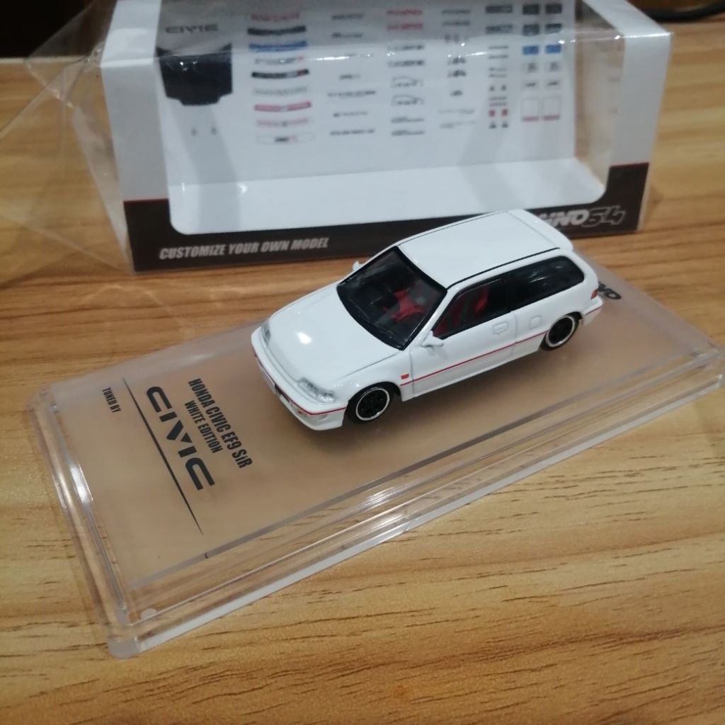 1/64 Inno64​ Honda​ Civic​ EF9 SiR