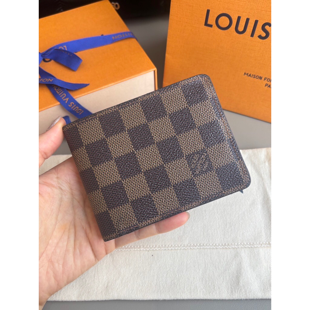 Lv Men wallet  6,490.- มือสองของแท้💯ค่ะ (รบกวนทั่กแชทก่อนสั่งค่ะ)