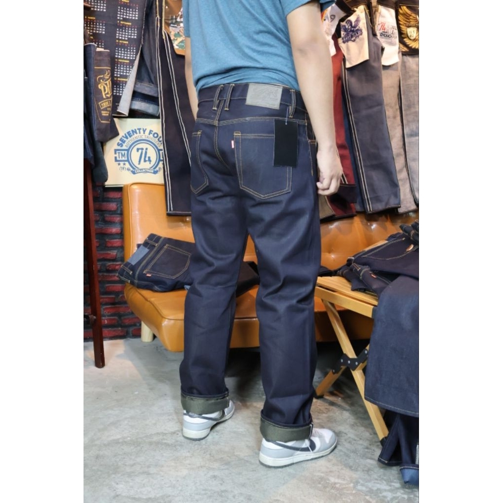 ม้าหลังเขียว18Oz.(Hard Jeans) อาร์คซ่อน ริมแดง  หูเข็มขัดหลังคู่ร้อยเชือกทุกหู ป้ายเขียว ผ้าสีIndigo(DB)