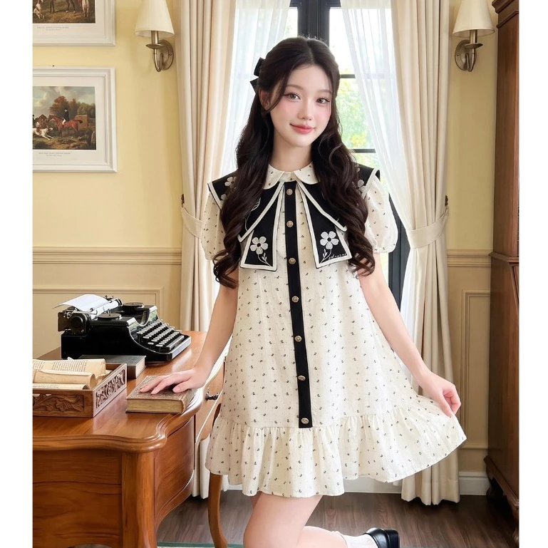 (มี3XL) สีครีมดำ White Malt Dress เดรสทรงปล่อยผ้าคอตตอนพิมพ์ลาย ปกสองชั้นงานปัก แต่งกระดุมหน้า ซิปหลัง มีซับใน