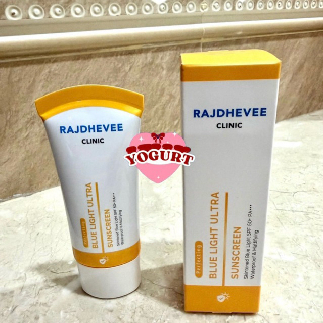 ครีมกันแดด Perfecting Blue Light Make-up Base SPF40 PA+++ จาก Rajdhevee Clinic