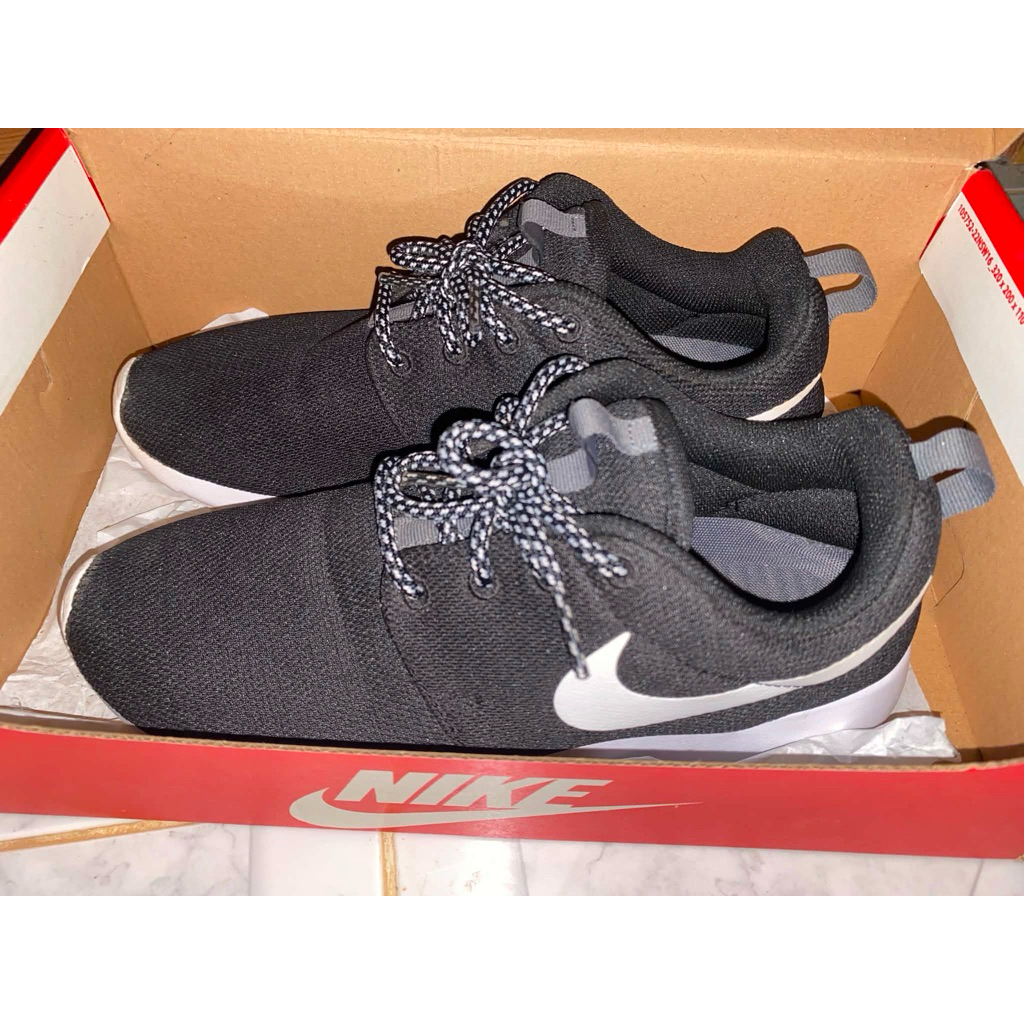 Nike Tanjun รองเท้าลำลองผู้หญิง