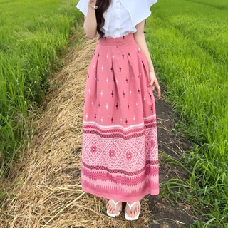 กระโปรงจีบทวิสทรงยาว เอวสูงซิปข้าง ลายดอกแก้วเชิงขิด