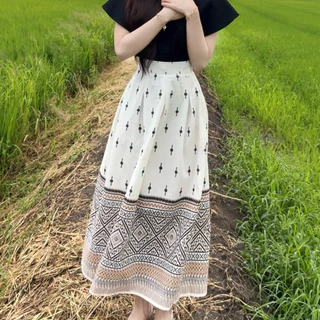 กระโปรงจีบทวิสทรงยาว เอวสูงซิปข้าง ลายดอกแก้วเชิงขิด