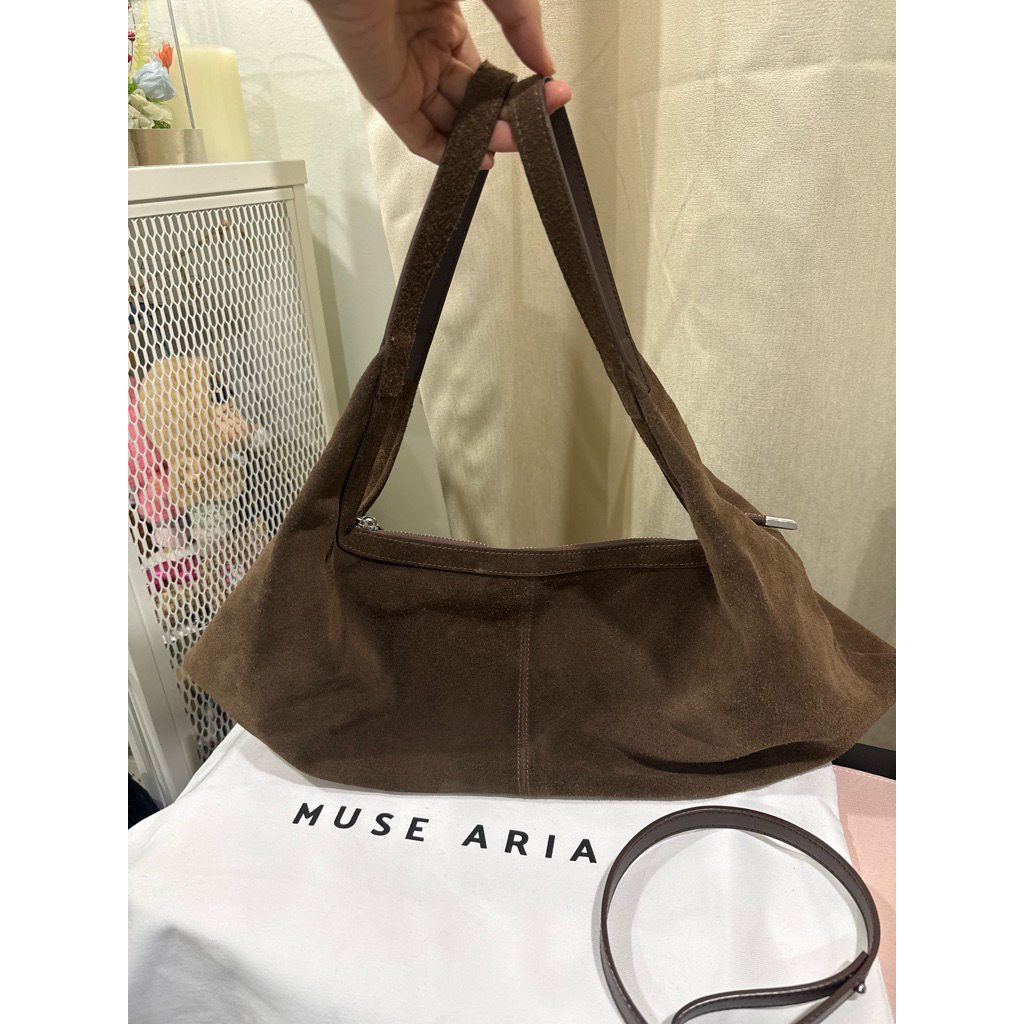 สงต่อ✅Muse Aria - Dumpling Suede Bag กระเป๋าหนังกลับเเท้ กระเป๋าสะพายไหล่ กระเป๋าถือ