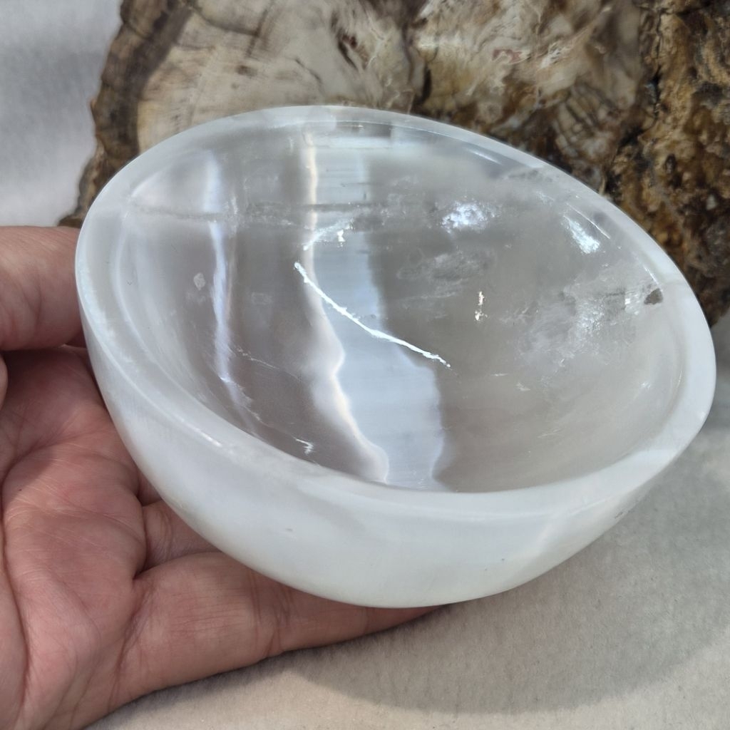 ชามหินเซเลไนต์(Selenite Bowl)เซเรไนต์(Selenite)หน้ากว้าง 10 ซม.หนา 3.9 ซม.ลึก 3.4 ซม.น้ำหนัก 326.5 g