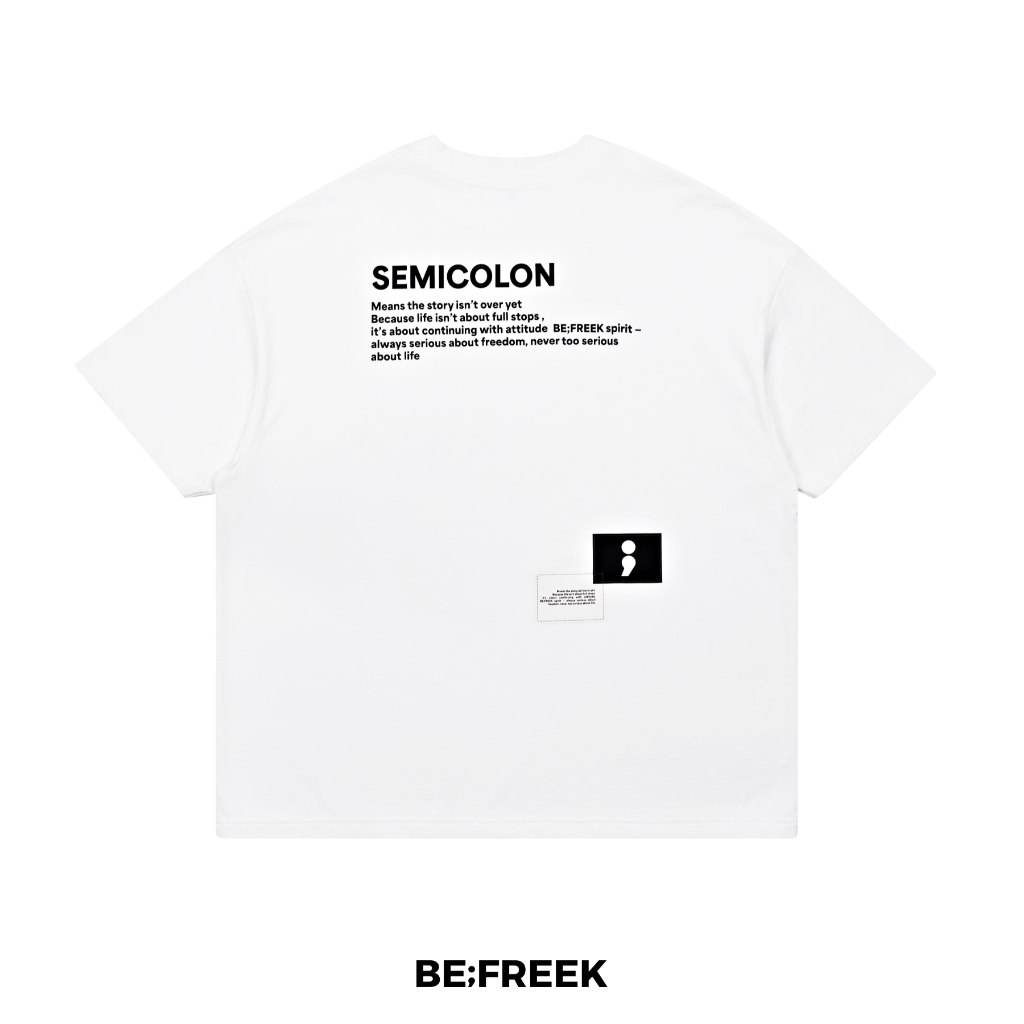 BE;FREEK เสื้อยืดสกรีนลาย SEMICOLON MEANING ทรง OVERSIZE สีขาว SEMICOLON MEANING OVERSIZE WHITE T-SHIRT