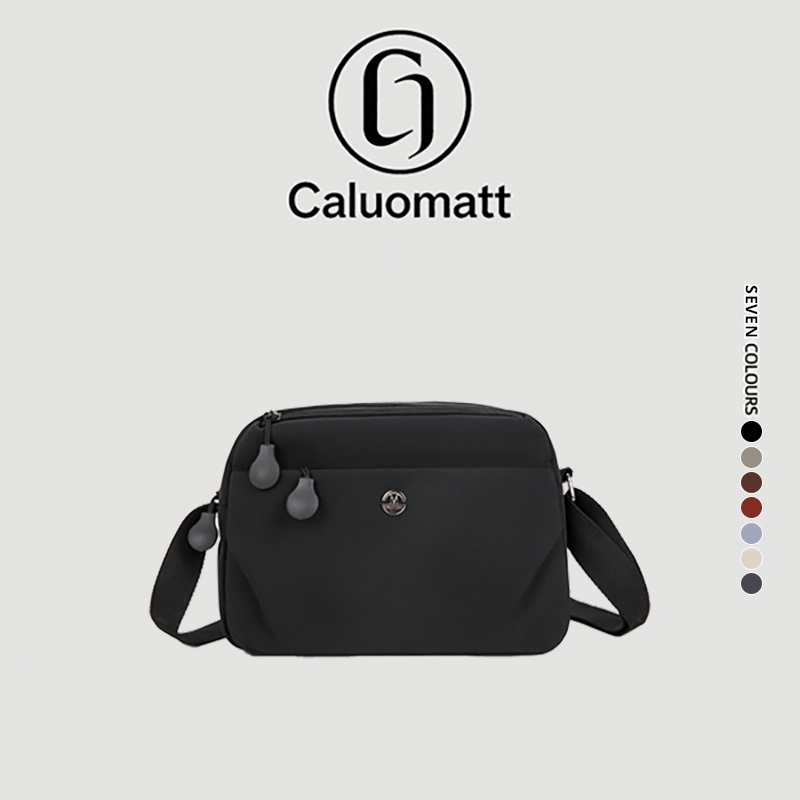 【Caluomatt.TH】กระเป๋าสะพายข้างผ้าไนล่อนสีดำ ดีไซน์เรียบง่าย กระจุกรองหลายช่อง สายสะพายปรับความยาวได้ ใช้ประจำวัน