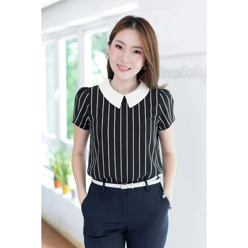 Narinari : MT1301 Point Collar Blouse – เสื้อลายกราฟิก ปกบัวแหลม