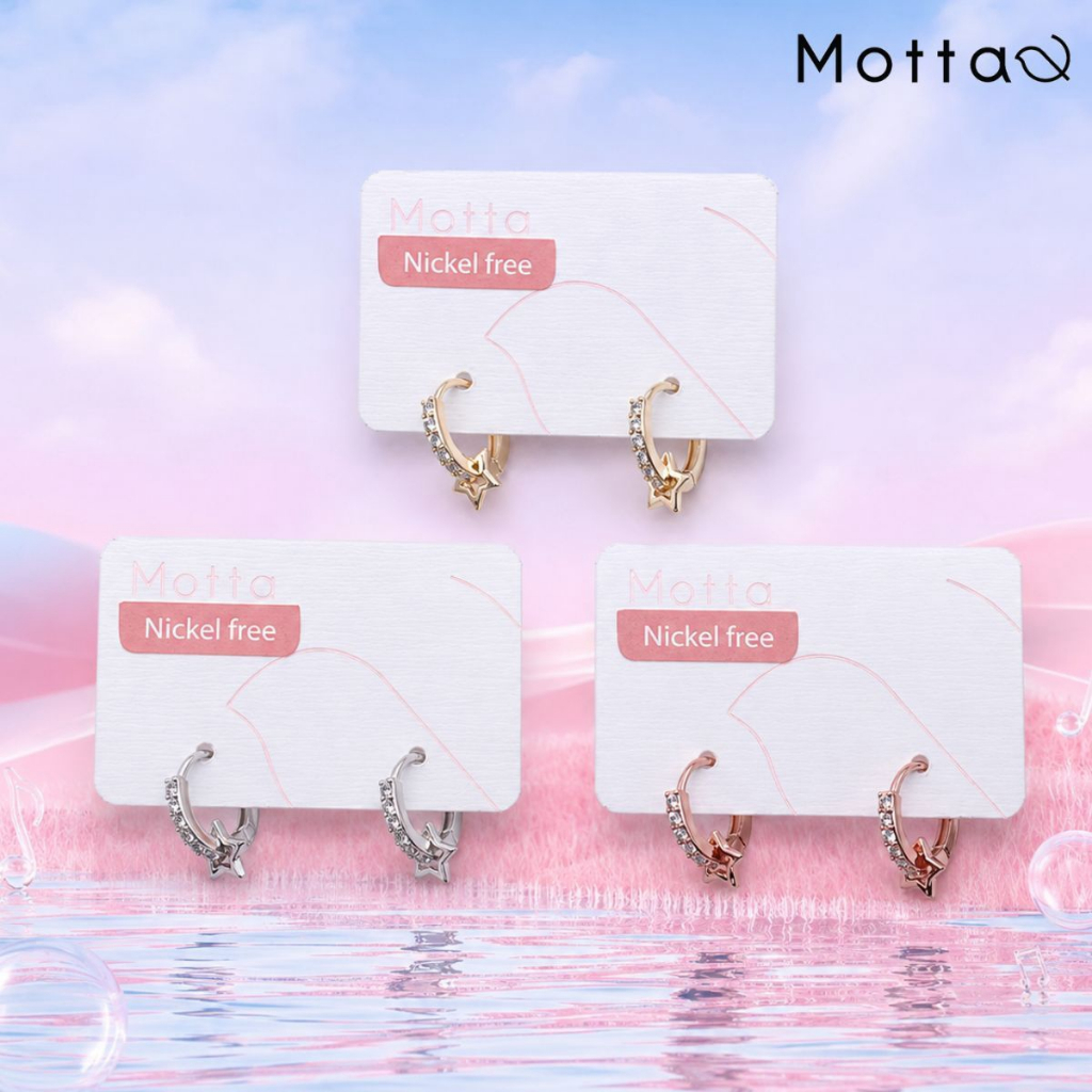 Motta Earring ต่างหูห่วงมีจี้ชุบทองคำขาว ประดับเพชรแถวห้อยจี้ดาว เล่นแสงสะท้อนสวยงาม