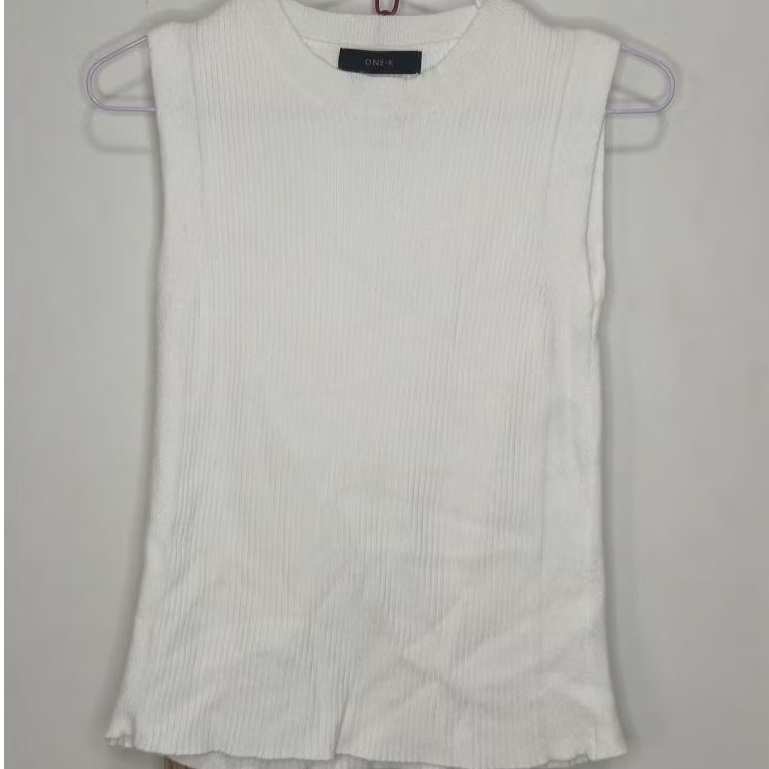 เสื้อไหมพรมร่องแขนกุด แบรนด์ ONE-K สีขาว [มือสอง]