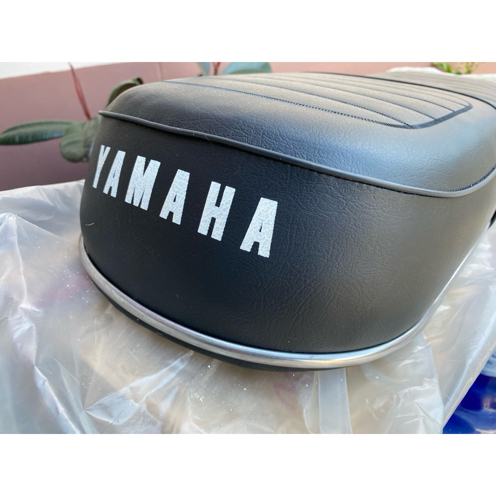 เบาะมีคิ้ว Yamaha Rx100 💥ของใหม่เก่าเก็บงานเก่าพื้นพลาสติกสวยในกล่องพร้อมใช้งาน