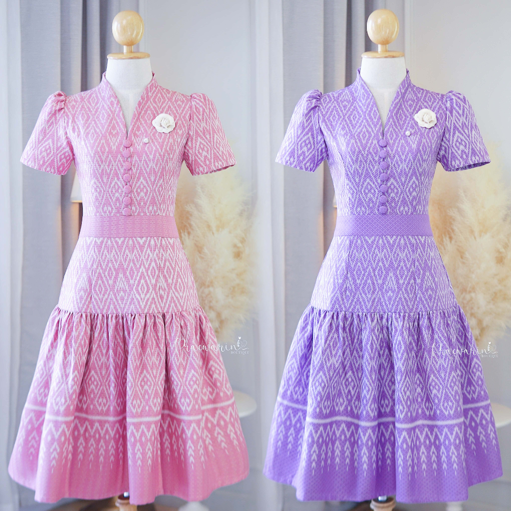 PRAEWARIN (แพร-วรินทร์) ชุดเดรสผ้าไทย คอปีน ดีไซน์กระโปรงหางปลา แต่งกระดุมผ้า