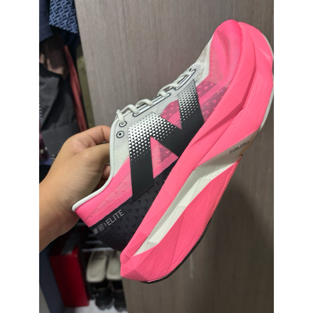 รองเท้า New Balance SC Elite V4 ขนาด 44/28cm