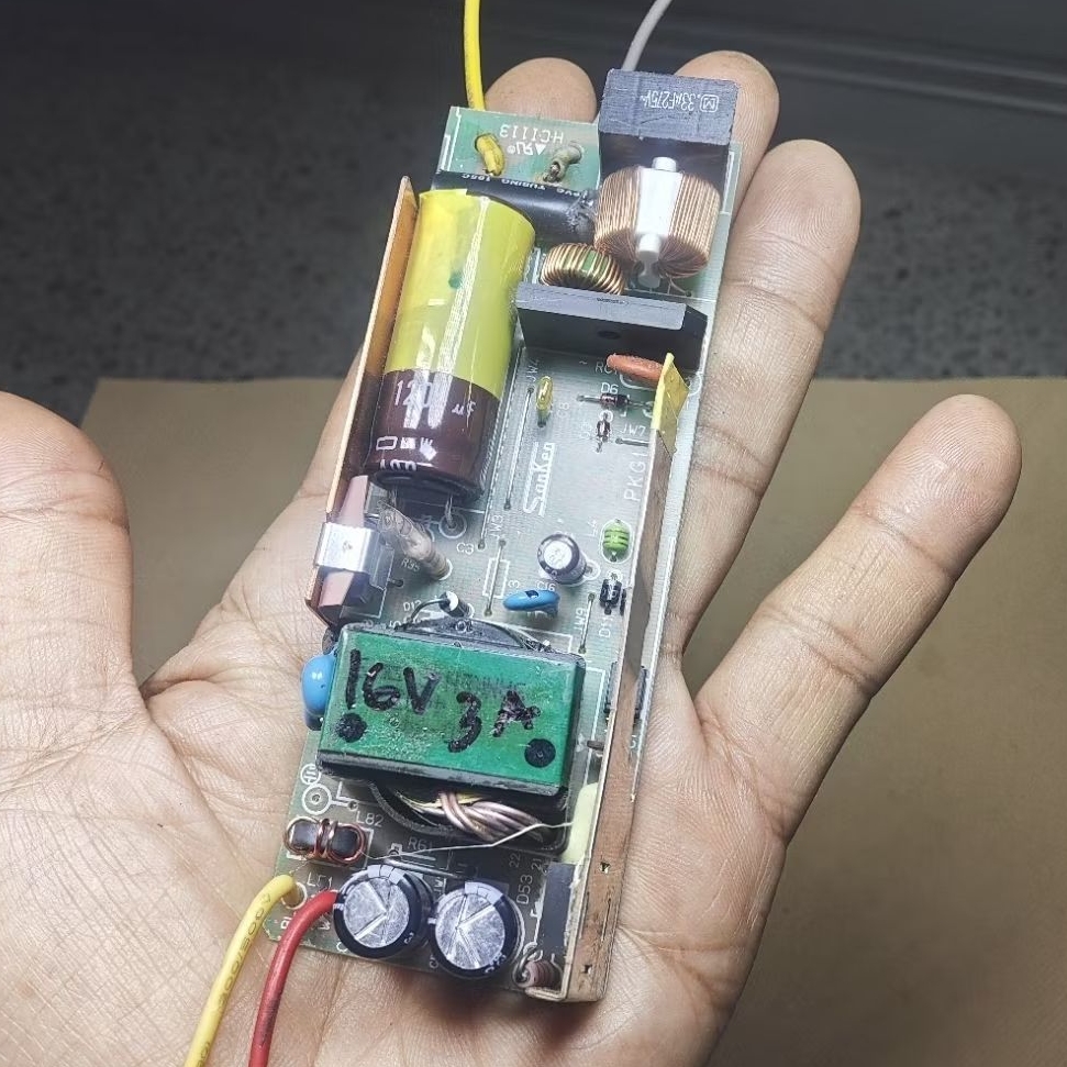 บอร์ด power supply input  90 v -320 V. (   ac-dc )  output  16  V 3 Aสินค้ามือสองได้ของตามภาพ