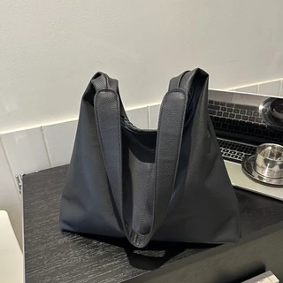 พร้อมส่ง💗กระเป๋าโท้ทหนัง PU ลายหนัง กระเป๋าสะพายไหล่ผู้หญิง ความจุขนาดใหญ่ ดีไซน์มินิมอล พร้อมตัวปิดแม่เหล็ก（COD）