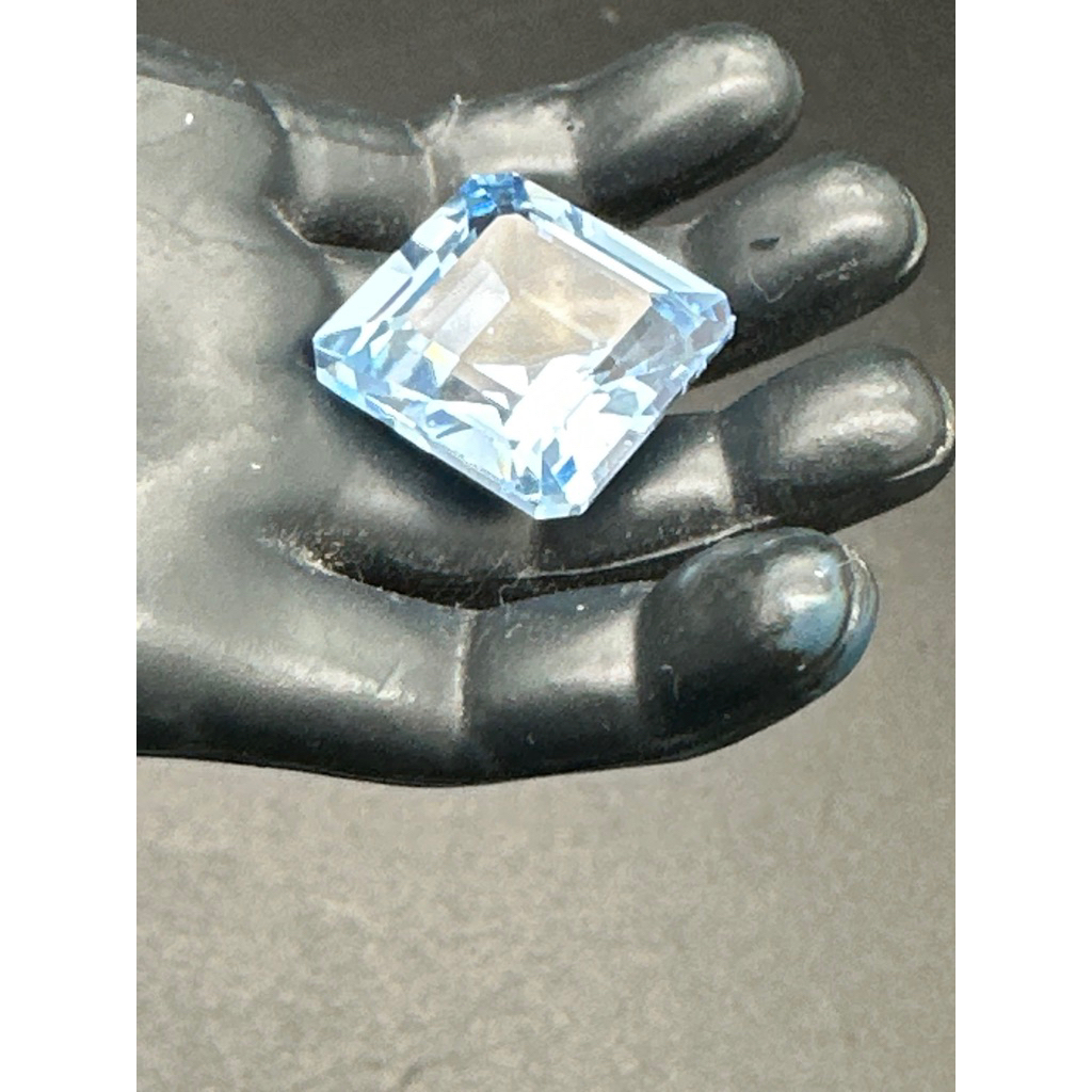 Aquamarine Lab Made 13x13 mm อะความารีน พลอย LAB สี (Swiss AQUAMARINE)