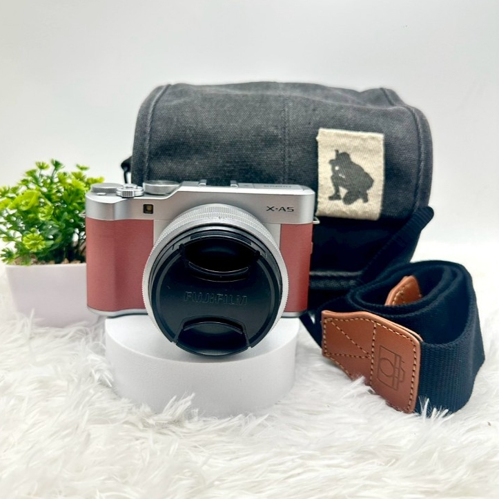 กล้อง Fujiflim X-A5 พร้อมเลนส์ XC15-45 mm F3.5 แถมเลนส์ look.a.lens 33mmf1.6