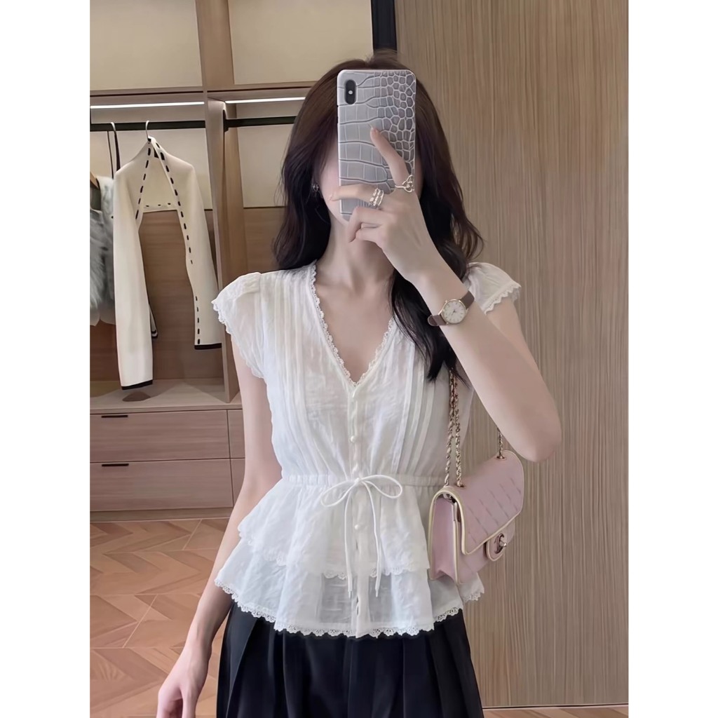 เสื้อกล้ามดีเทลผูกโบว์หน้าสามชั้น แต่งขอบลูกไม้ผ้าไม่บางมีซับให้ใส่แล้วจึ้งแน่นอนค่าา