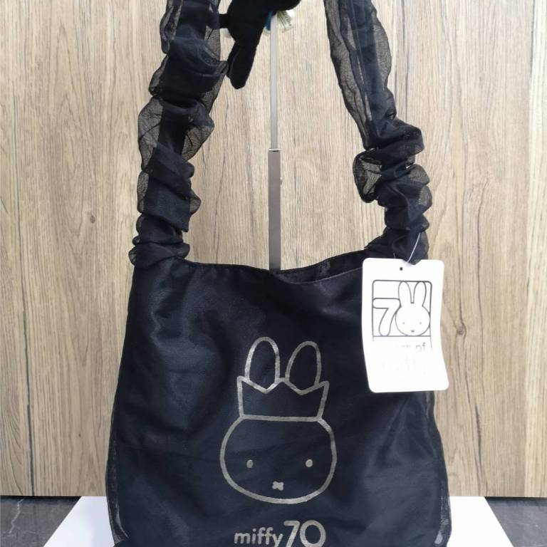 กระเป๋าสะพายข้าง Miffy 70th Anniversary สีดำ สายระบาย พร้อมป้าย (น่ารักมาก)
