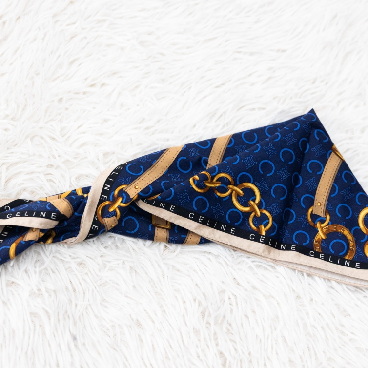 ผ้าพันคอ CELINE ลายเข็มขัดและโซ่ทองสุดหรู / Vintage Celine Silk Scarf Blue Gold Chain