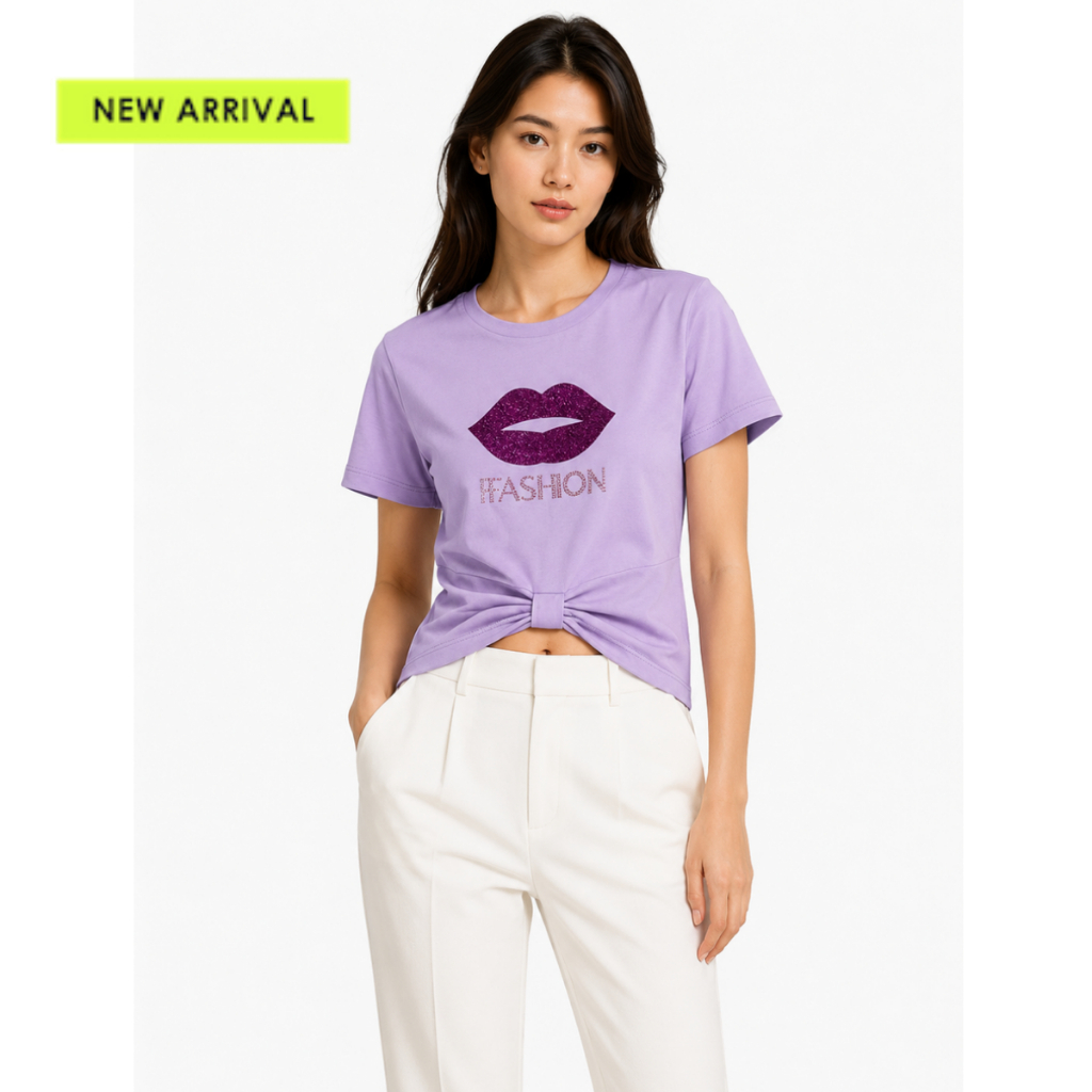f.fashion เสื้อทีเชิ้ต ลาย Lips Print ผูกปม ผู้หญิง สีม่วง | T-Shirt Lips Print | 06264