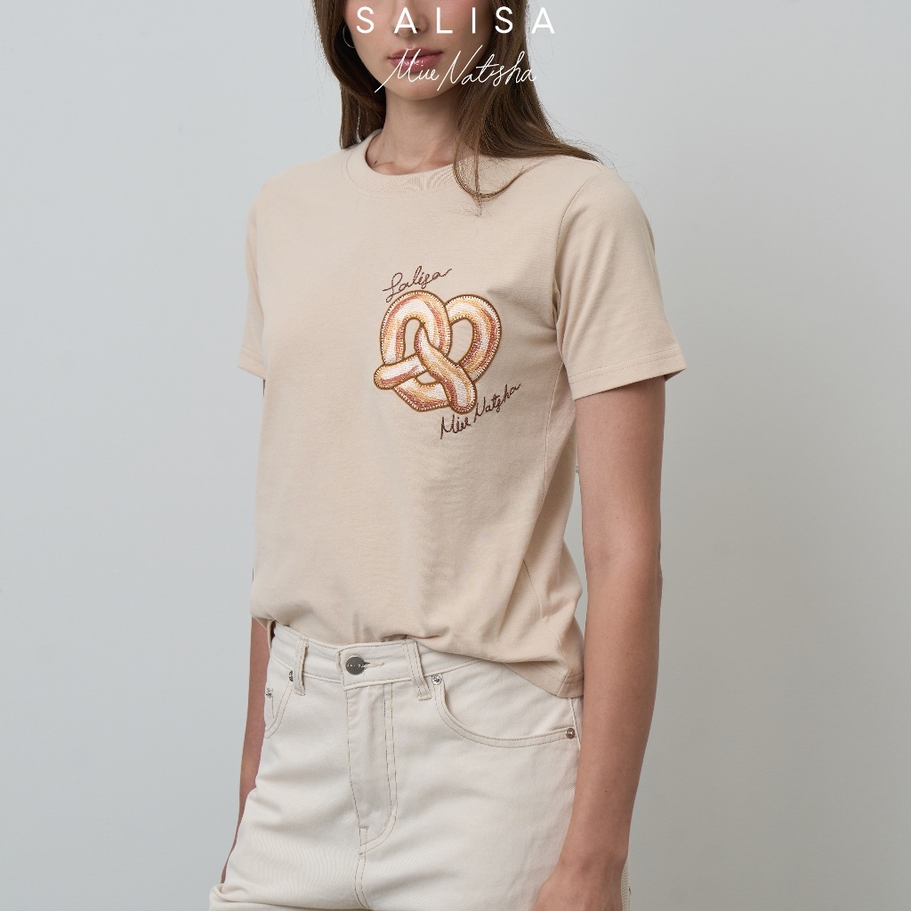 SALISA x Miu Natsha - T-SHIRT PRETZEL MN FW26 Baby Fit *PRE ORDER 4 WEEKS*