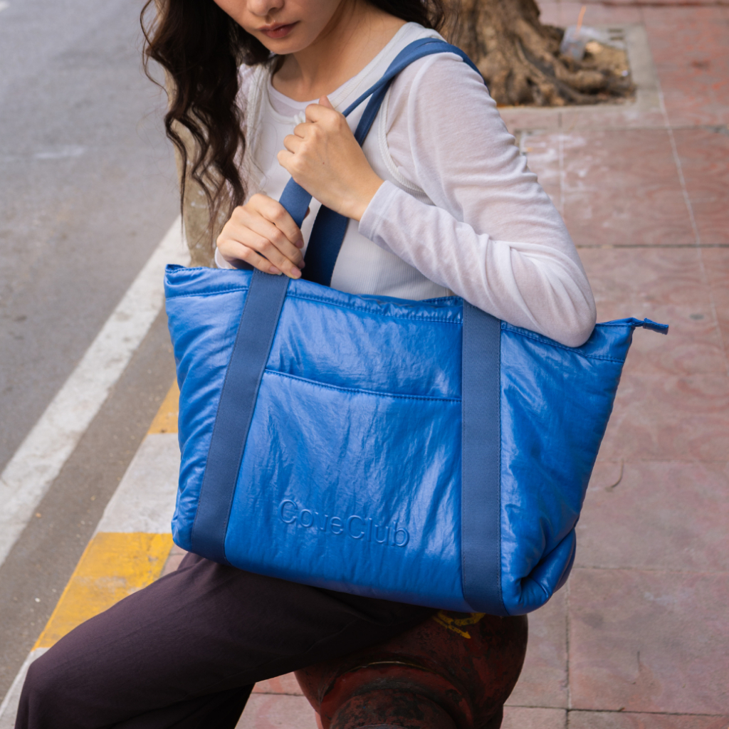 [Archive Sale 10%] COVE AMPM Cloud Tote Bag : Classic Blue กระเป๋าสะพาย กระเป๋าใส่โน๊ตบุ๊ค/Laptop 16 นิ้ว กระเป๋าใบใหญ่