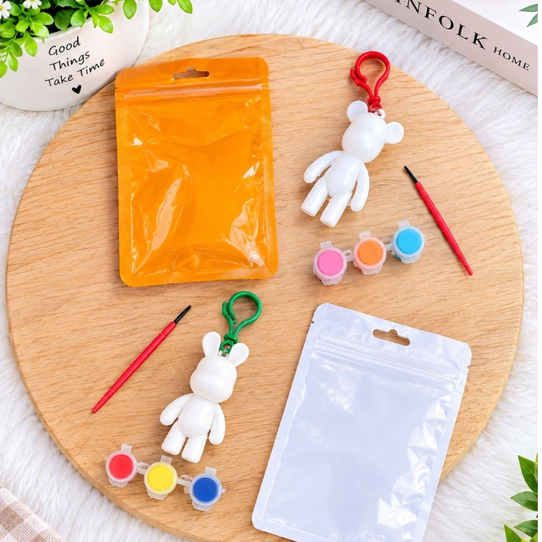 ของเล่น ระบายสีหมี ความยาว 6-7ซม. (ราคา 140บาท ได้ 12ถุง) คละเเบบ คละสี