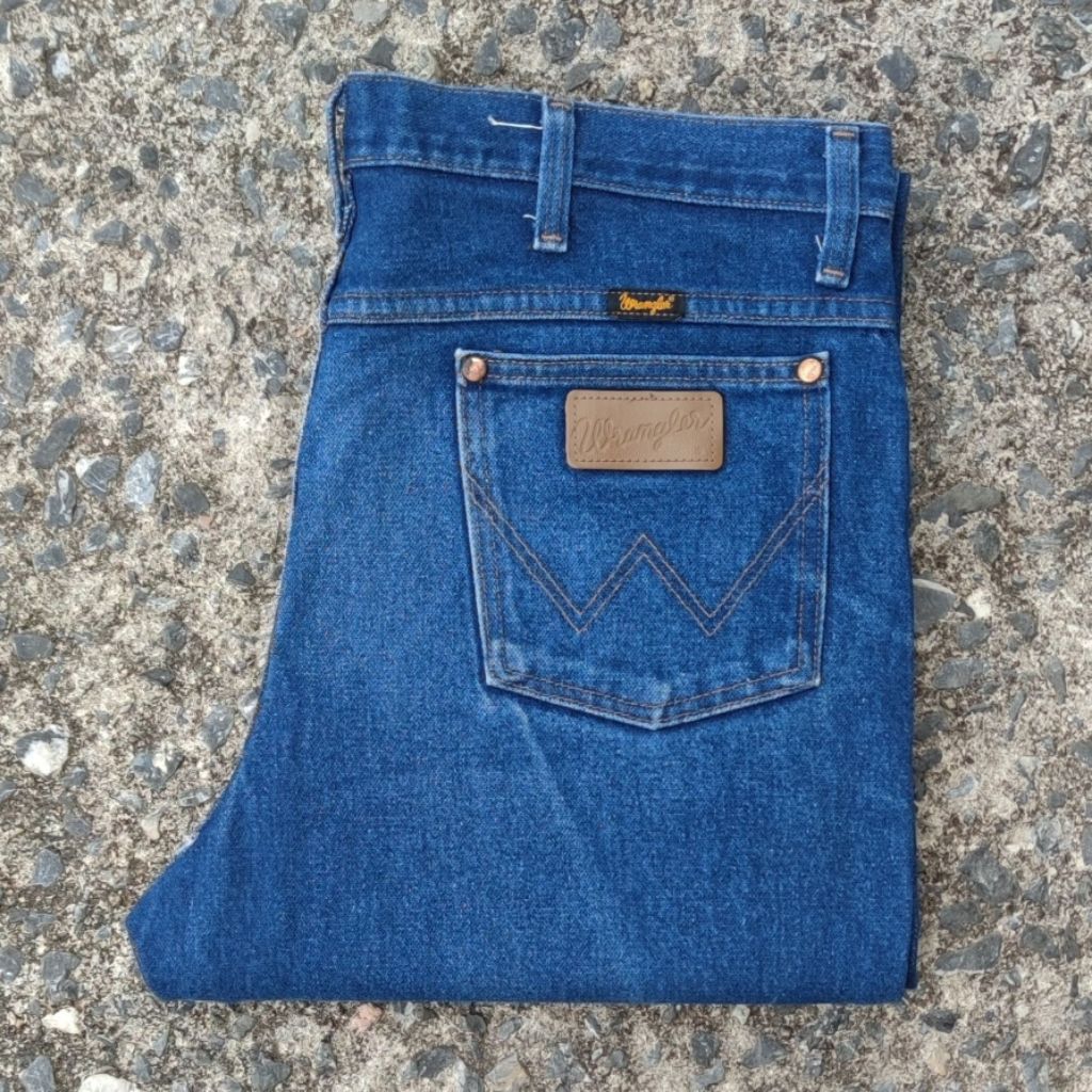 W18/36 กางเกงยีนส์มือสอง Wrangler รุ่น 936DEN เอววัดจริง 36" ยาวทั้งตัว 41" ปลายขา 8.5" ผลิต Mexico 