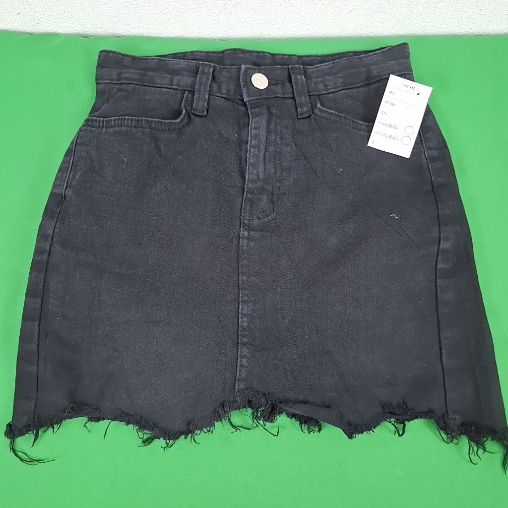 1O942 กระโปรงยีนส์ กระโปรงแฟชั่น กระโปรงสั้น มือสอง หุ่นไซส์ M รายละเอียดตามรูปนะคะ