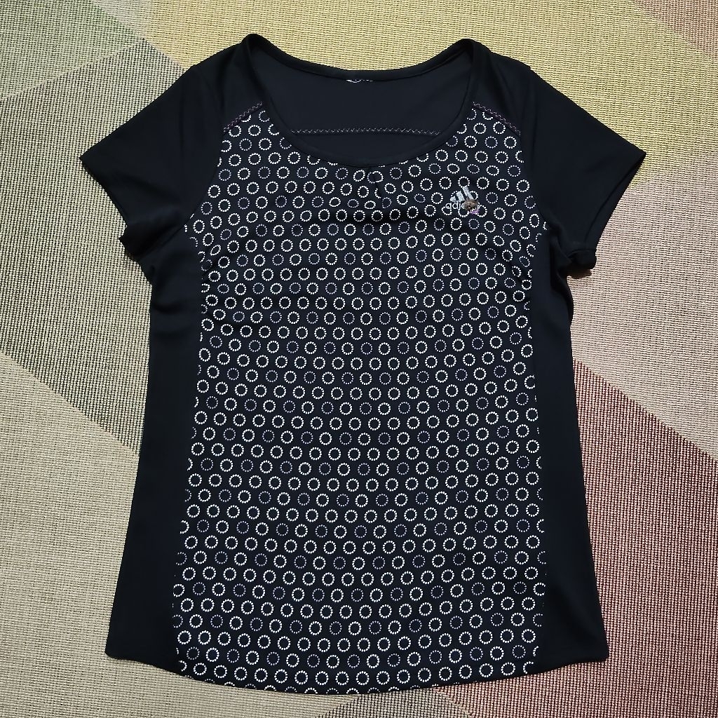 เสื้อกีฬา A. รอบอก 36.5" มือสอง สภาพดี